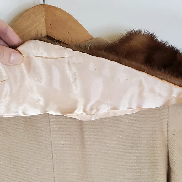 Vintage 60s Midcentury Classic Cream Feminine Button Coat with Brown Fur Collar - Picture 11 of 16